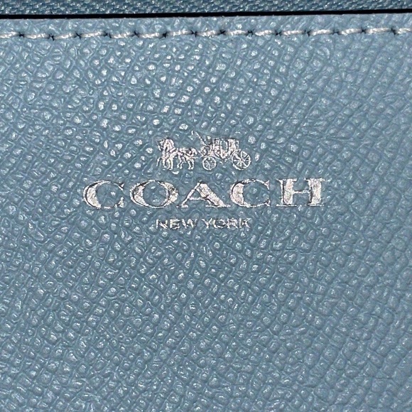 NWT Coach Leather Corner Zip Waterfall Wristlet - Picture 3 of 5